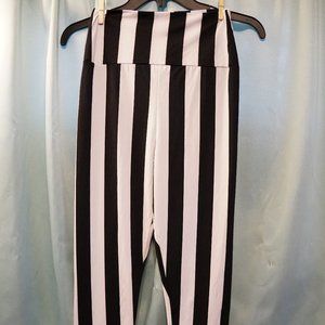 KTOO Black and White Stripped Leggings